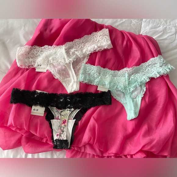 NWT H&M Lace Thongs. 3pk. Size 4. Small. - Picture 2 of 5